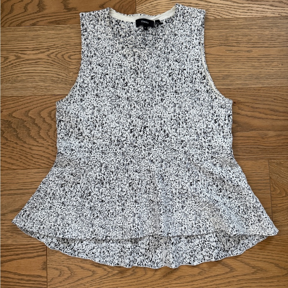 Women's Black and White Sleeveless Top